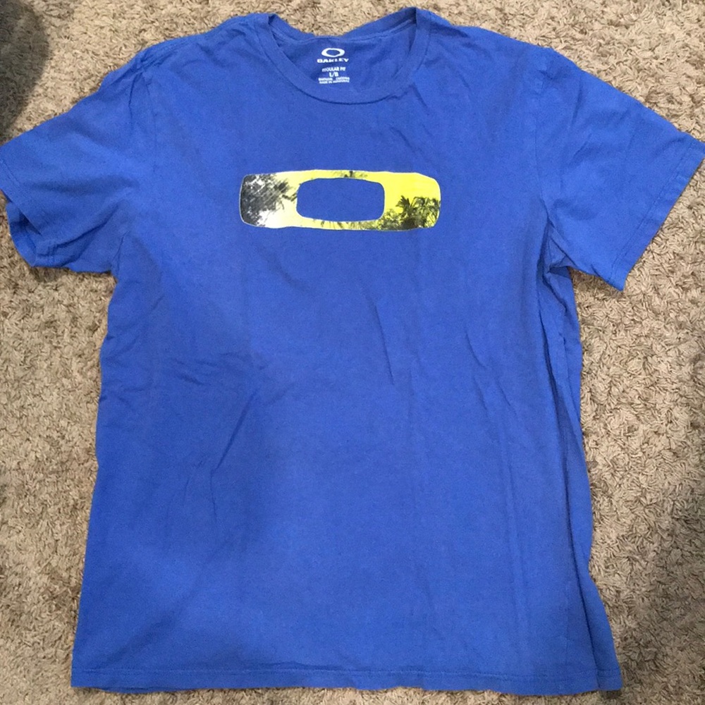 Men’s Oakley blue T-shirt. Size L